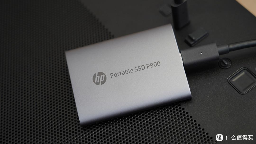 三哥玩固态 篇七：超小体积、2000MB/s传输速度，HP P900 1TB高速移动固态硬盘体验分享